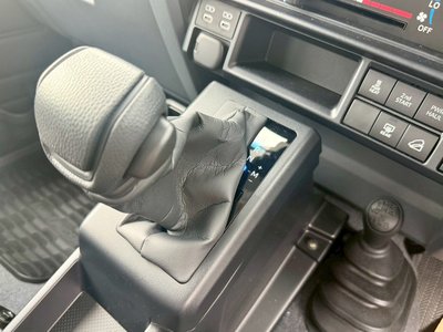 2025 Toyota LAND CRUISER 70 — миниатюра 16