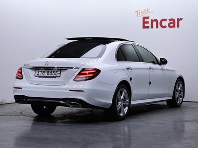 MERCEDES-BENZ E-CLASS - 2