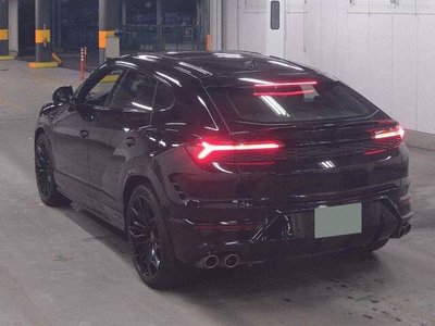 LAMBORGHINI URUS - 1