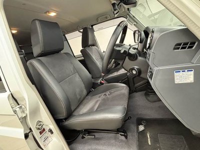 2024 Toyota LAND CRUISER 70 — миниатюра 11