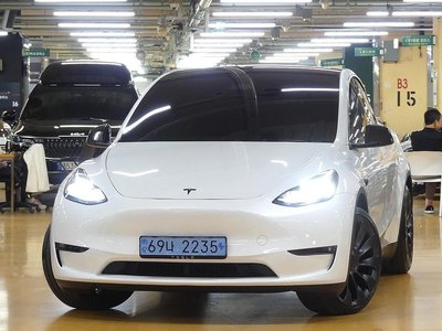 TESLA MODEL Y - 2
