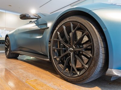 ASTON MARTIN V8 VANTAGE ROADSTER - 9