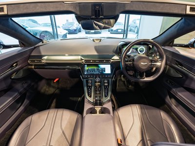 ASTON MARTIN V8 VANTAGE ROADSTER - 2