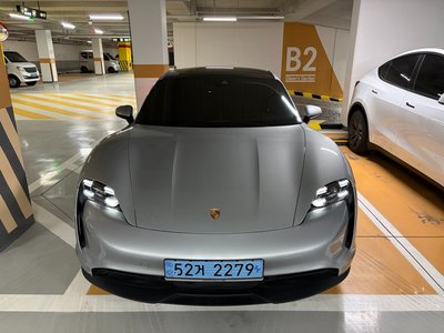 PORSCHE TAYCAN - 2