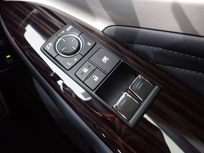 2020 Lexus RC thumbnail 17