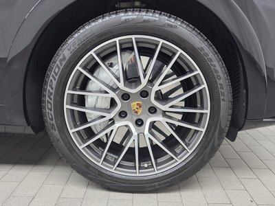 PORSCHE CAYENNE - 8