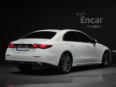 MERCEDES-BENZ E-CLASS - 4