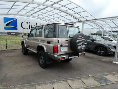 TOYOTA LAND CRUISER 70 - 8