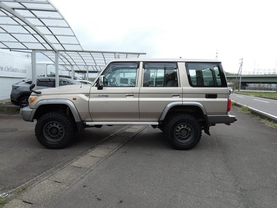 TOYOTA LAND CRUISER 70 - 6