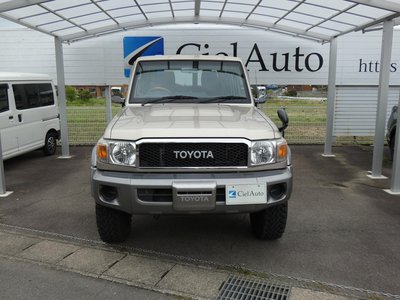 TOYOTA LAND CRUISER 70 - 3