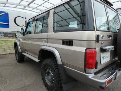 TOYOTA LAND CRUISER 70 - 9