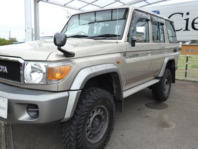 TOYOTA LAND CRUISER 70 - 5
