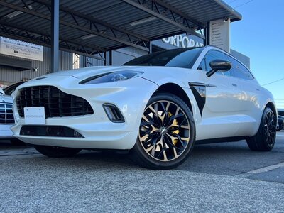 ASTON MARTIN DBX