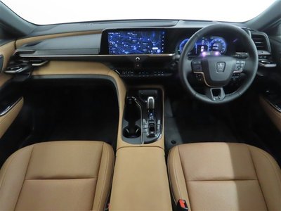 صورة 5 لـ 2024 Toyota CROWN SPORT