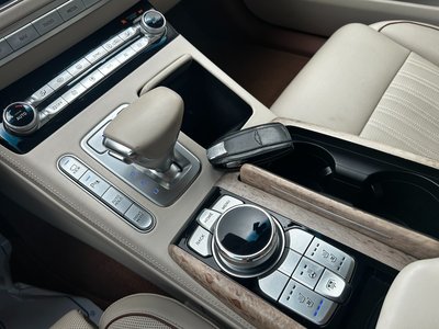2020 Genesis G90 缩略图 15