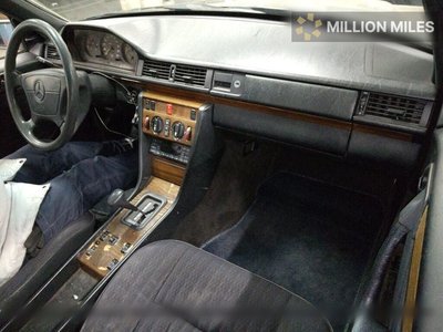 MERCEDES-BENZ E-CLASS - 3