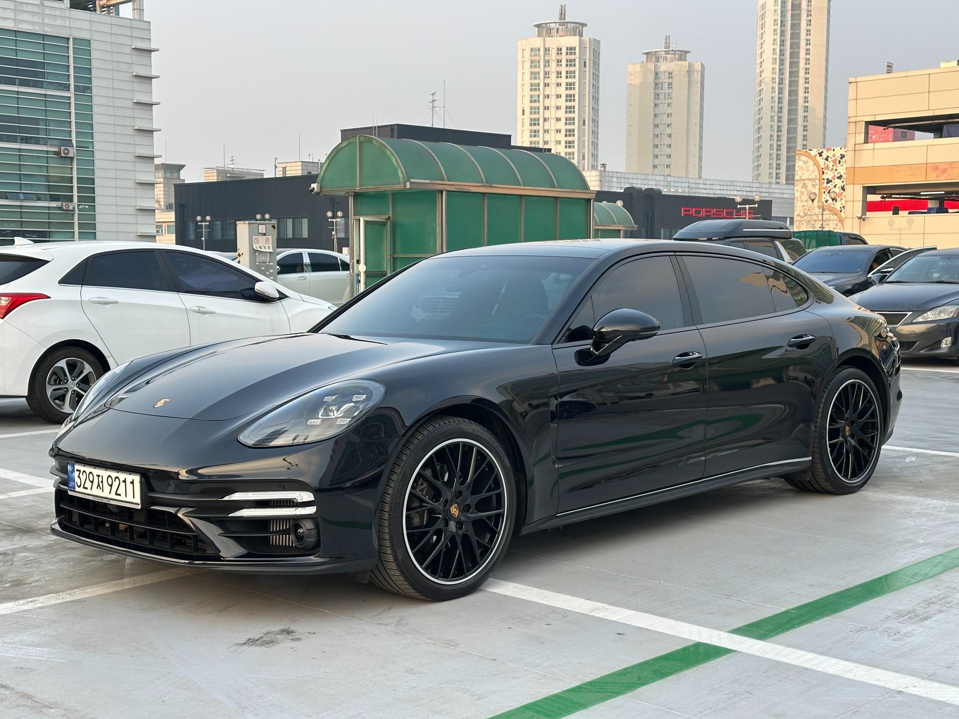 PORSCHE PANAMERA - View 1