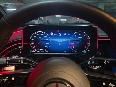 MERCEDES-BENZ E-CLASS - 8