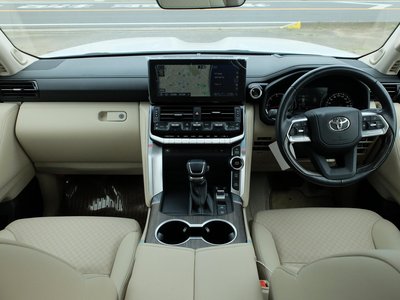 2023 Toyota LAND CRUISER 300 — фото 10