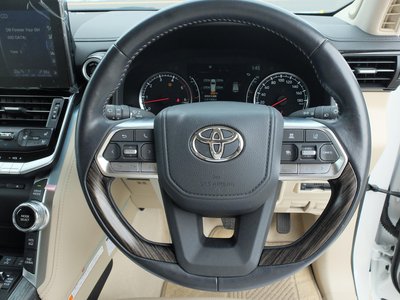 2023 Toyota LAND CRUISER 300 — миниатюра 14