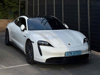 2022 Porsche TAYCAN 照片 2