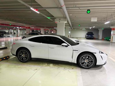 2022 Porsche TAYCAN 照片 6