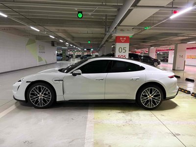 2022 Porsche TAYCAN 照片 8