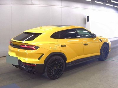 LAMBORGHINI URUS - 5
