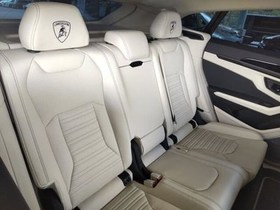 LAMBORGHINI URUS - 6