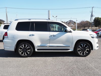 TOYOTA LAND CRUISER 200 - 9