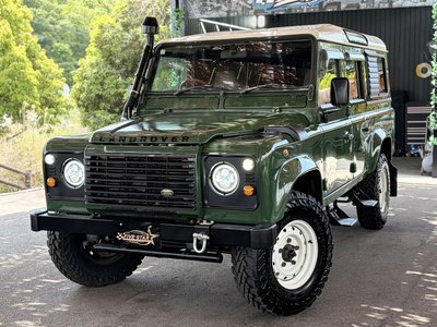 LAND ROVER DEFENDER - 1