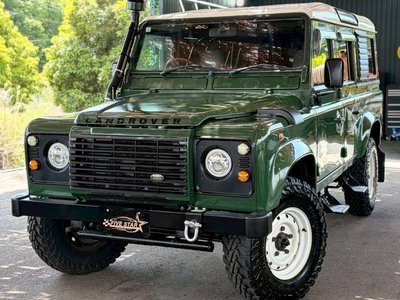 LAND ROVER DEFENDER - 2