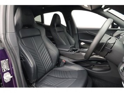 ASTON MARTIN DBX - 8