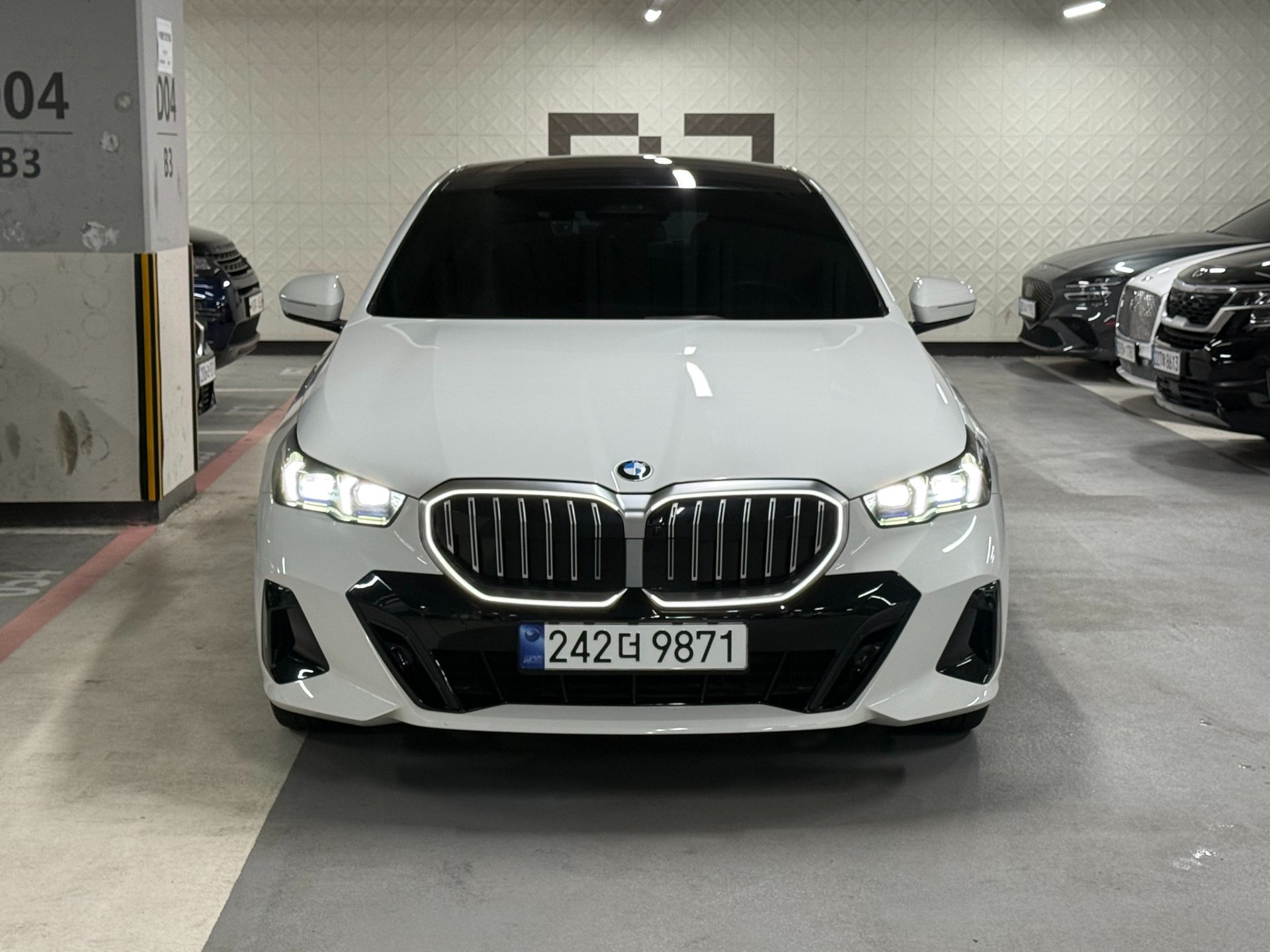 BMW 5 SERIES - View 1