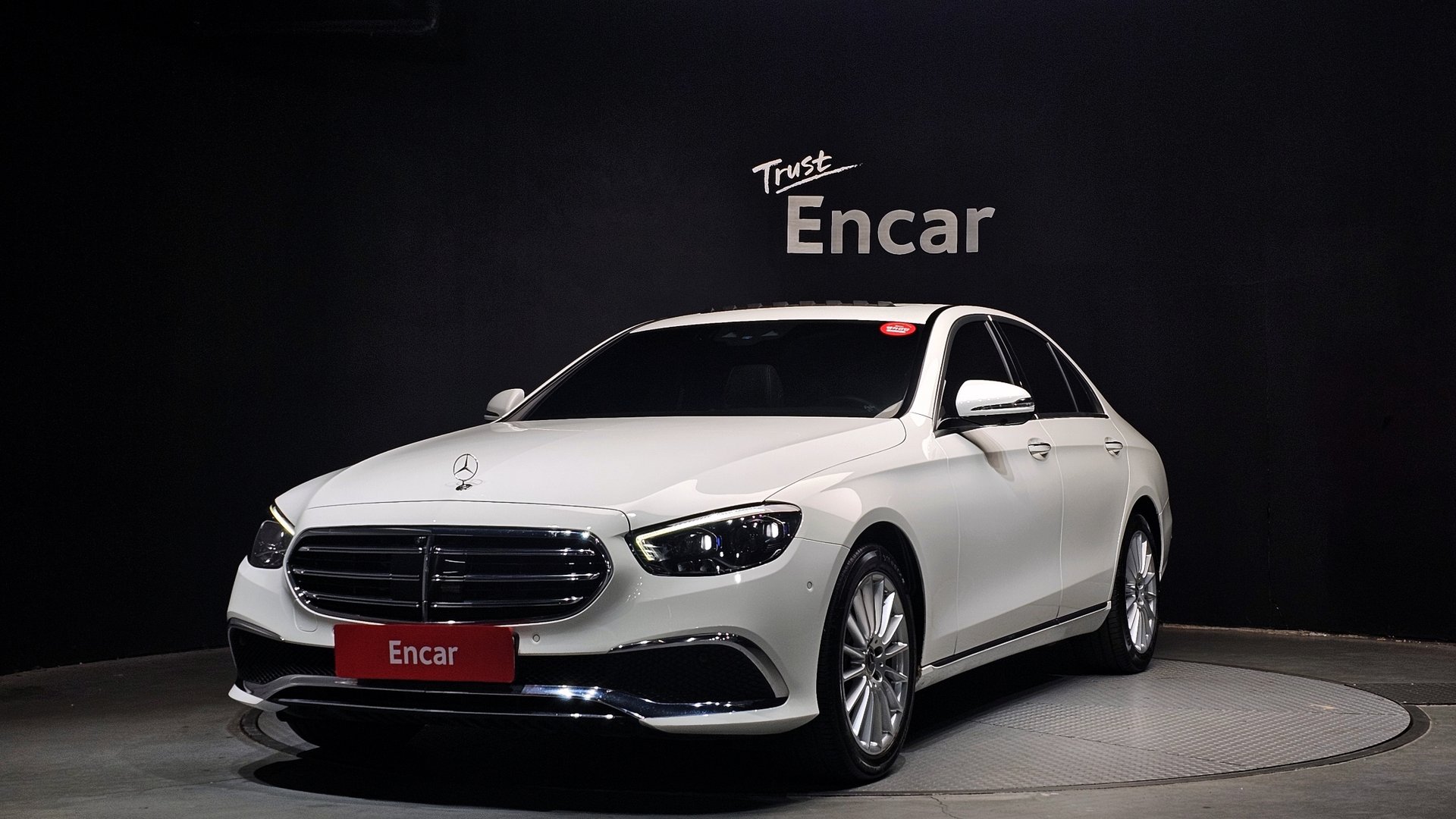 MERCEDES-BENZ E-CLASS - View 1