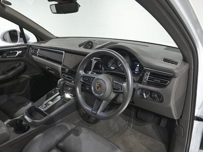 PORSCHE MACAN - 10