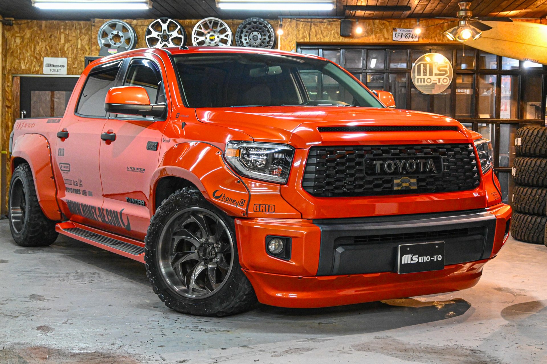 TOYOTA TUNDRA - View 1