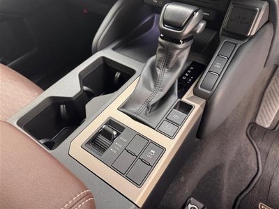 TOYOTA LAND CRUISER 250 - 7