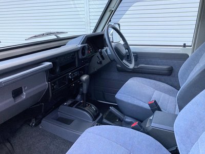 2004 Toyota LAND CRUISER 70 — миниатюра 17