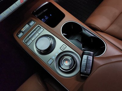 صورة 9 لـ 2024 Genesis GV70