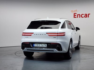 صورة 4 لـ 2024 Genesis GV70