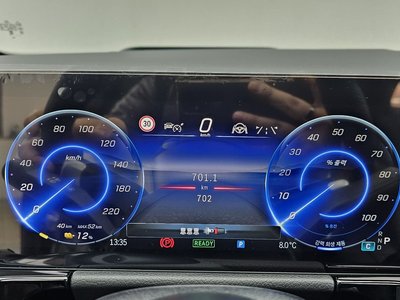 MERCEDES-BENZ EQA - 8