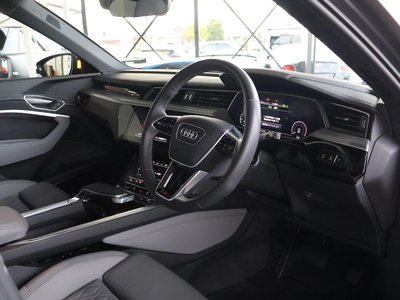 AUDI E-TRON S - 9