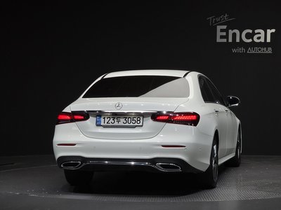 MERCEDES-BENZ E-CLASS - 3