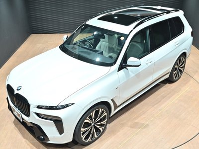 BMW X7 - 7