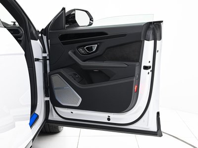 LAMBORGHINI URUS - 10