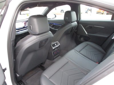 2025 BMW 5 SERIES thumbnail 39