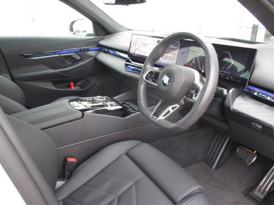 2025 BMW 5 SERIES thumbnail 34