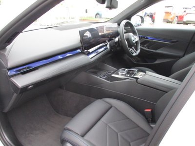 2025 BMW 5 SERIES thumbnail 32
