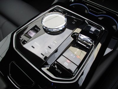 2025 BMW 5 SERIES thumbnail 30